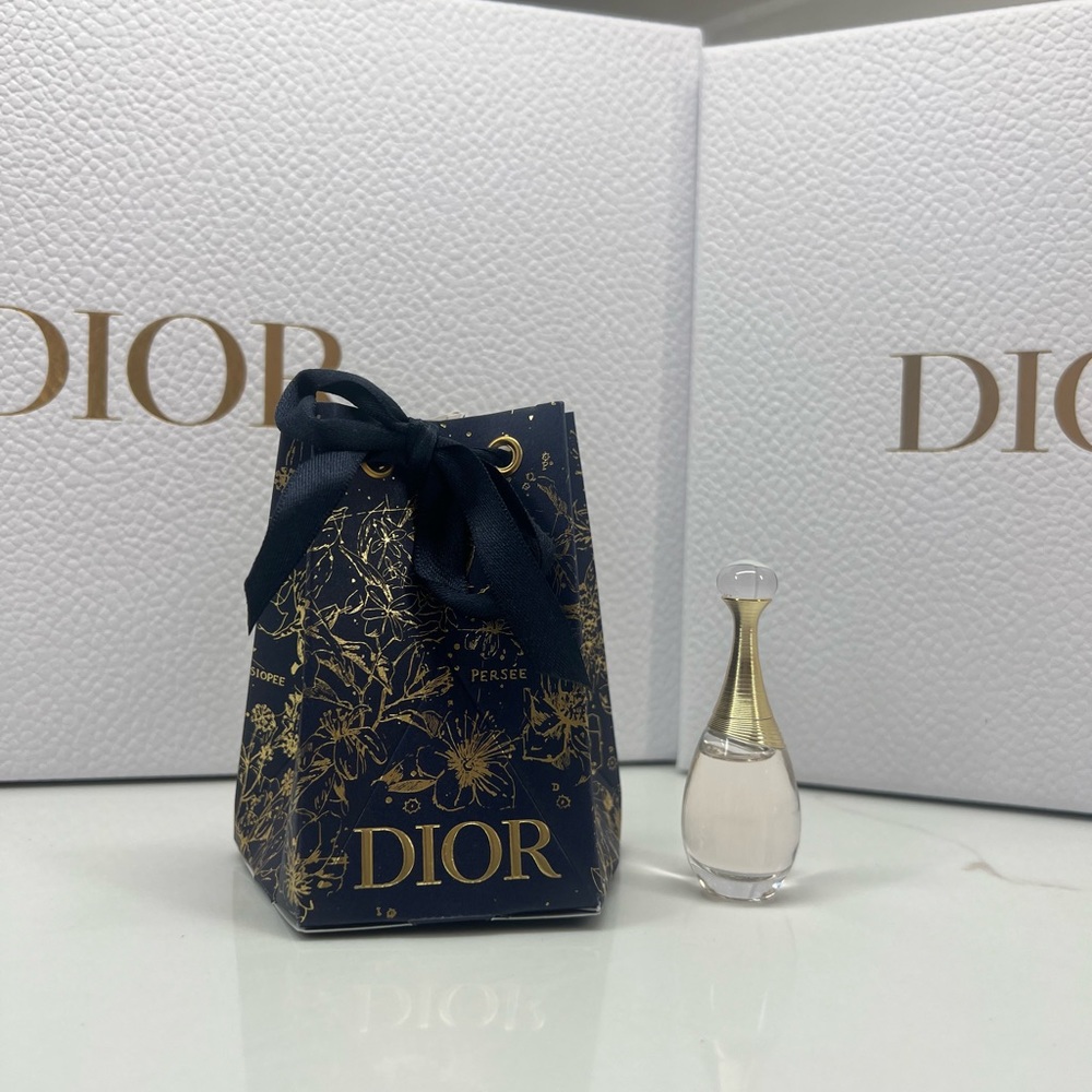 J’adore holiday cracker
